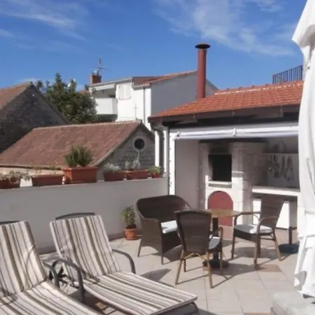 Klaudija's Charming & Πανσιόν 3*