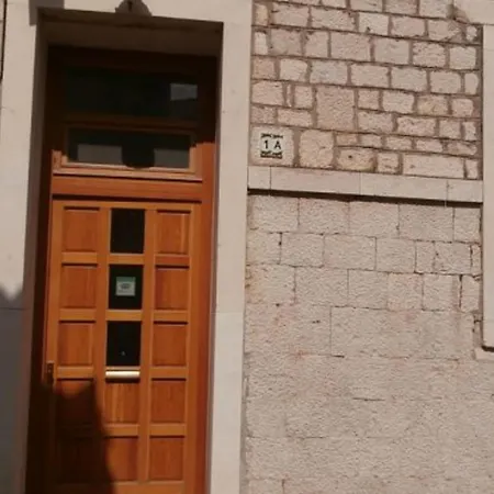 Πανσιόν Klaudija's Charming &